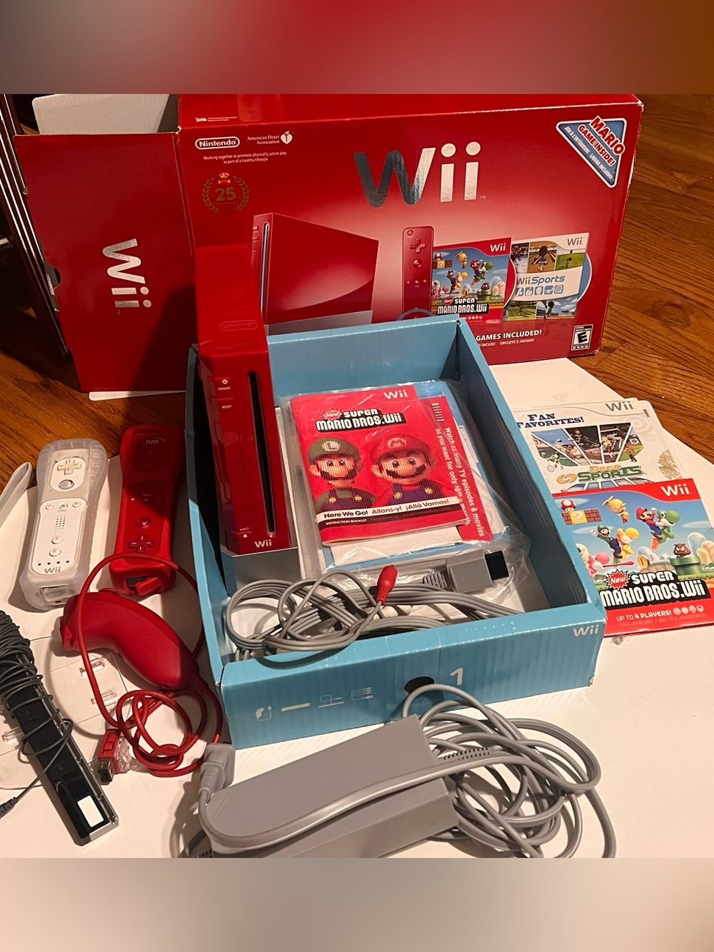 Nintendo Wii Mario 25th Anniv Red LTD Edition original papers,2 games,2 remotes
